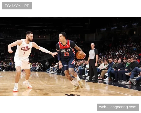 库兹马挡拆拉开对位内线，比上季三分威胁明显提升