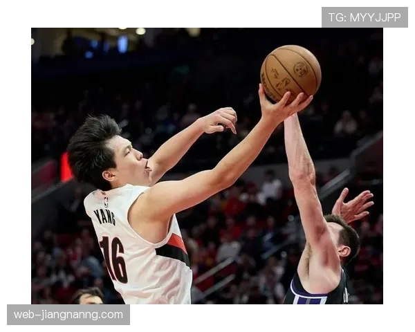 杨瀚森突破篮下效率提升显著 成球队内线攻防核心