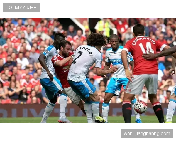 曼联更衣室矛盾再度曝光：球队内部稳定性面临考验，表现波动